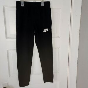 Boys Nike Black Sweatpants & Tee
